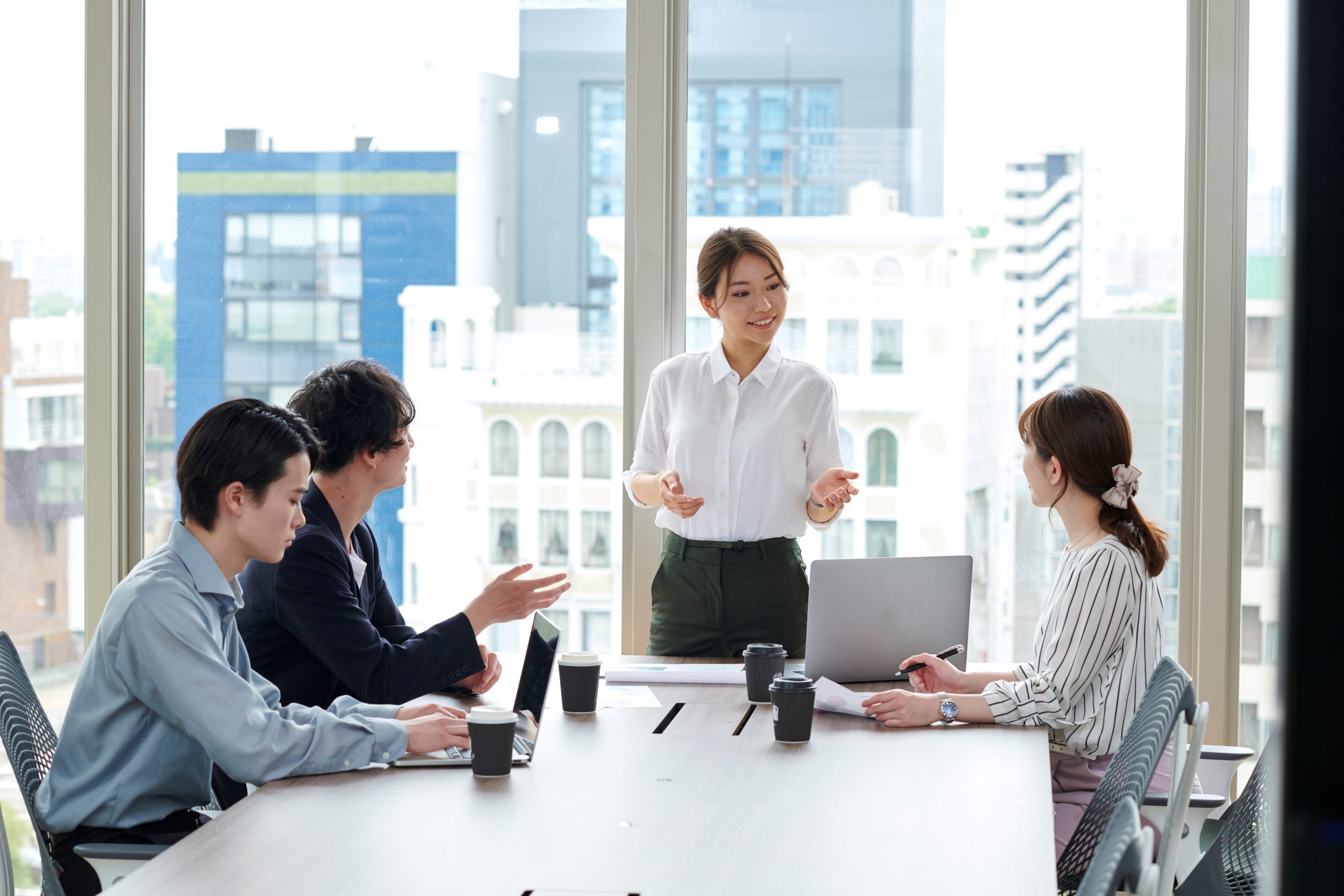 リーダーシップとは何か？を紹介します ～ リーダーに求められる４つの要素 ～