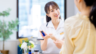 化粧品販売の接客に求められること　～ 顧客の視点から ～